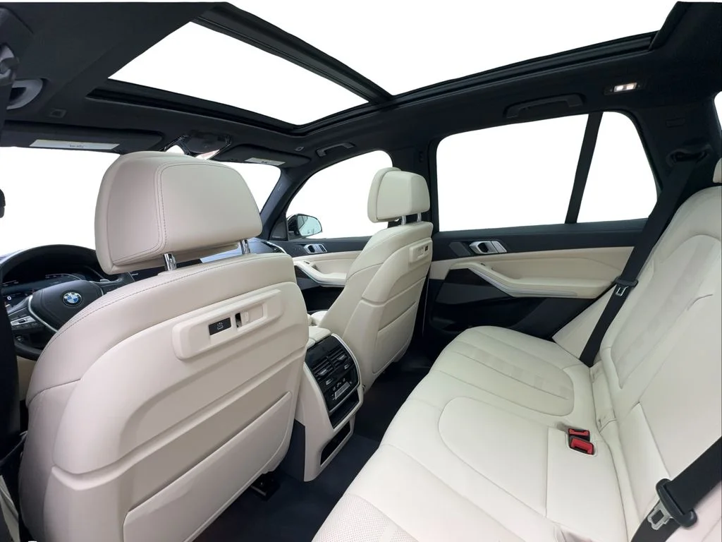 Used 2021 White BMW sDrive40i image 25