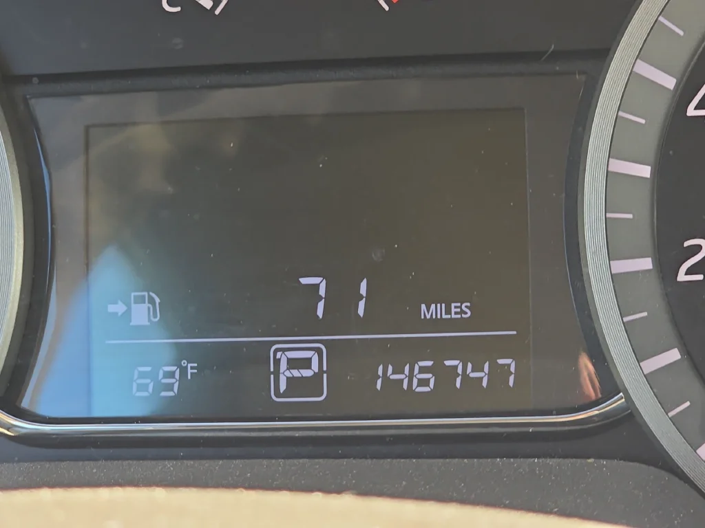 Used 2014 Gray Nissan SV image 10
