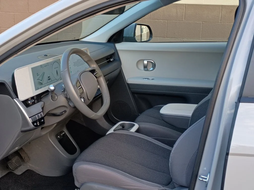 Used 2023 Cyber Gray Hyundai SE image 17