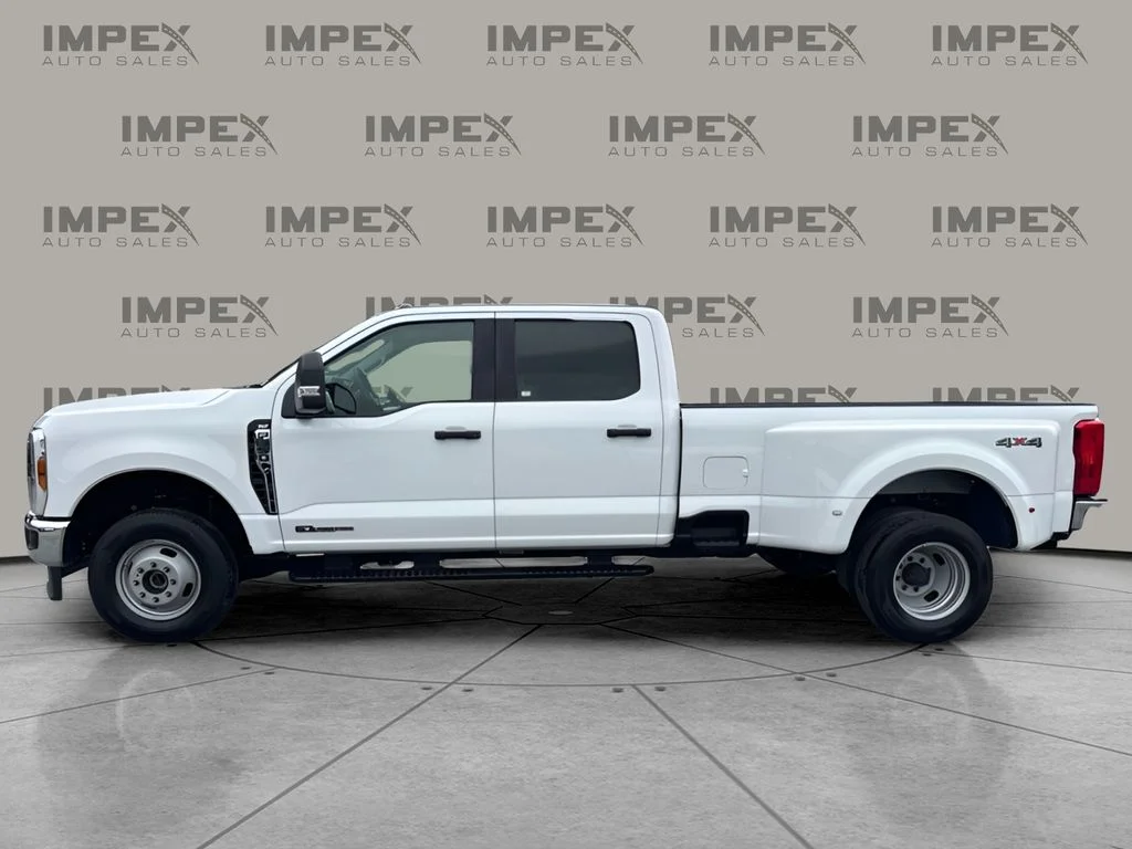 Used 2025 White Ford XLT image 2