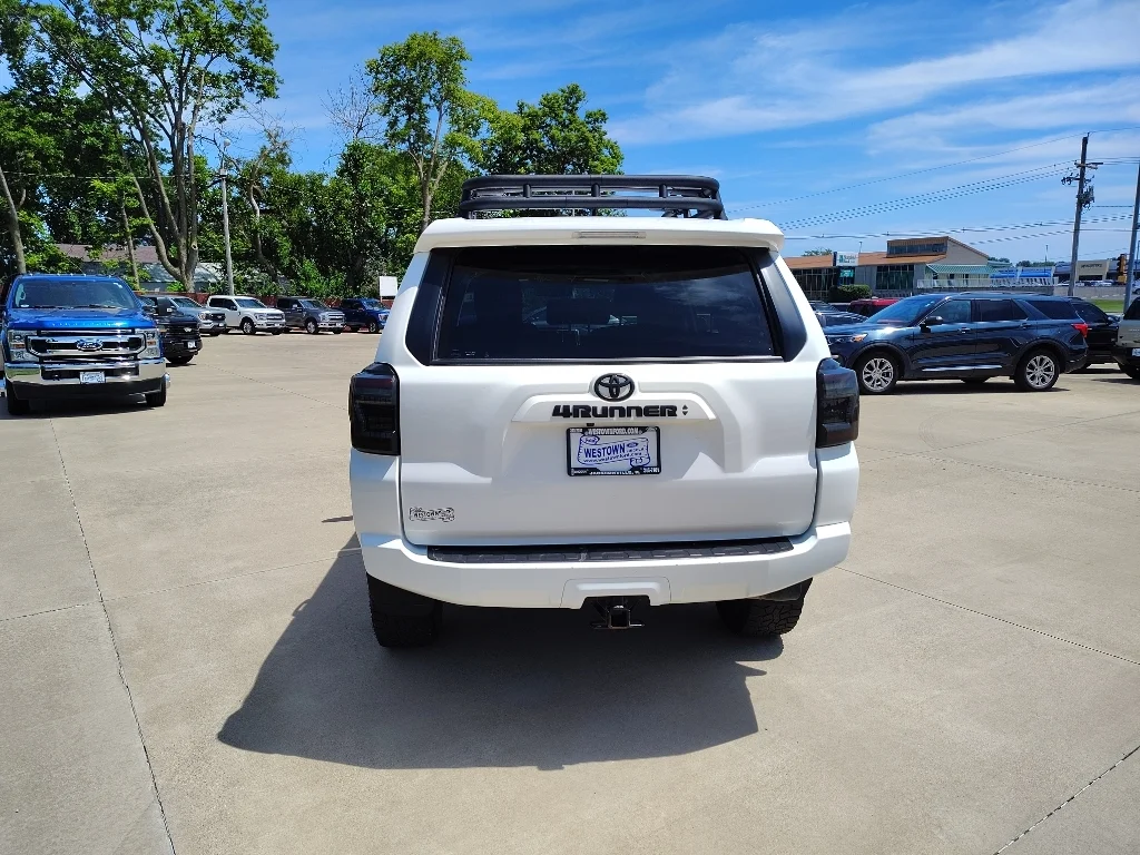 Used 2022 White Toyota SR5 Premium image 6