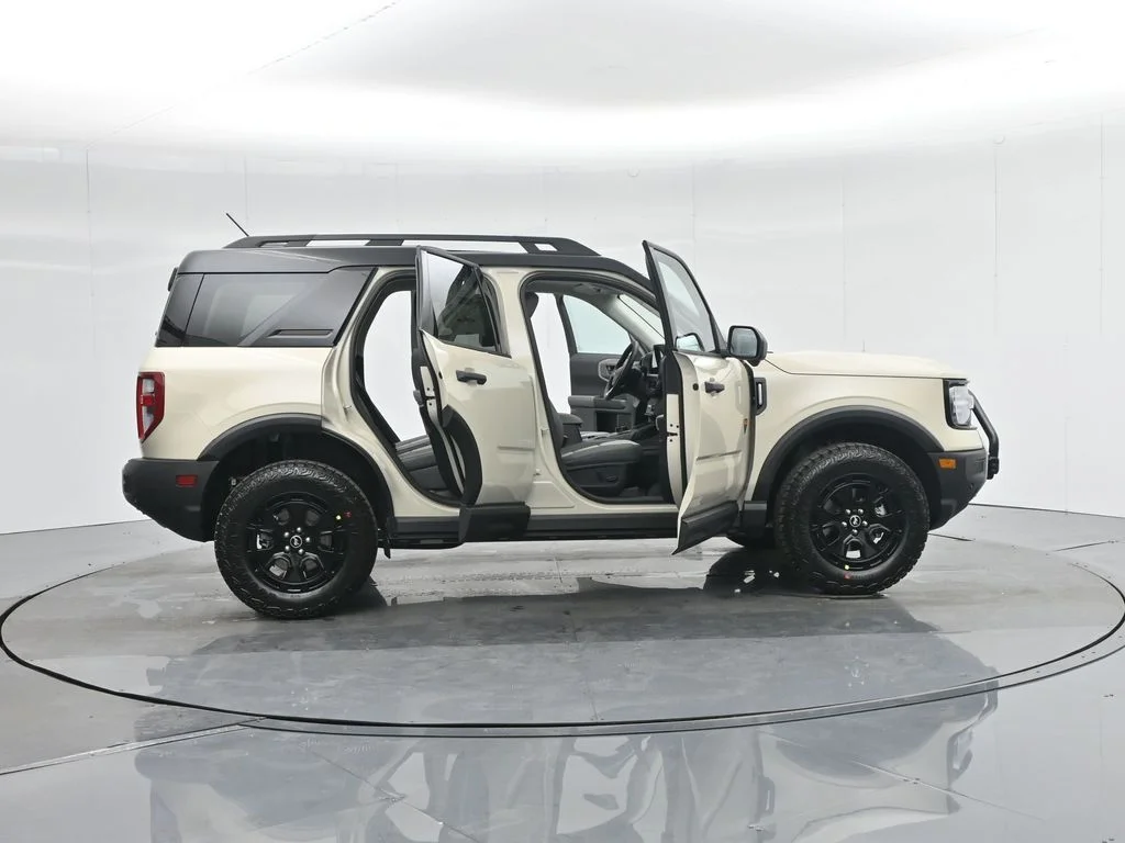 New 2025 Desert Sand Ford Badlands image 4