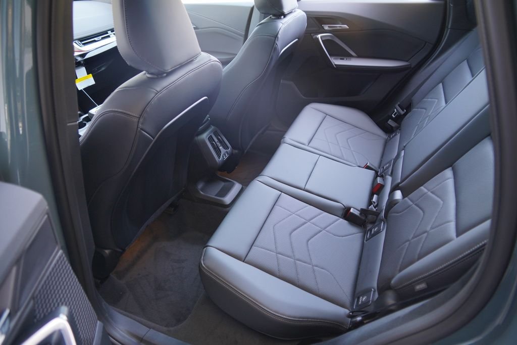 New 2026 Cape York Green Metallic BMW xDrive28i image 19