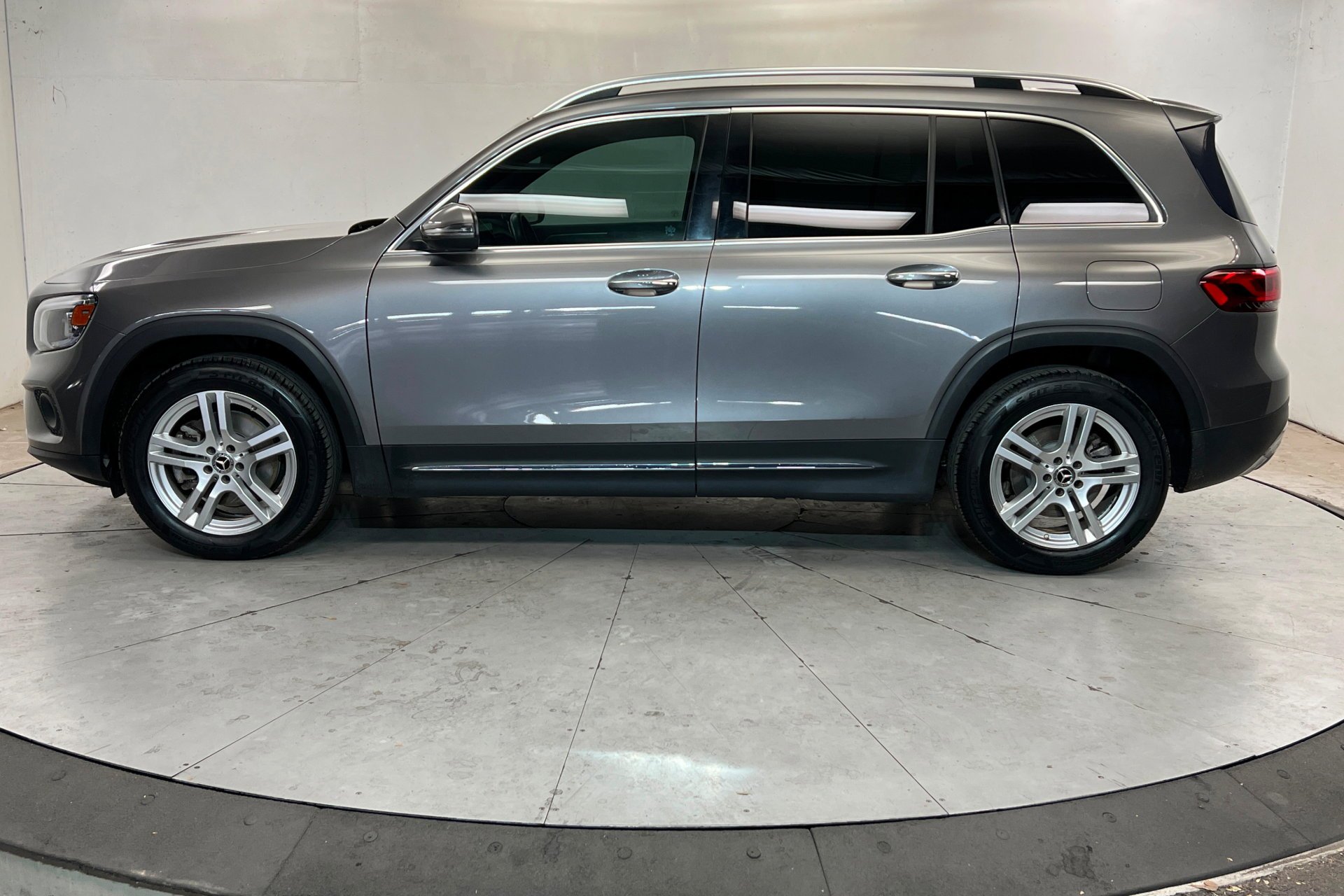 Used 2022 Gray Mercedes-Benz GLB 250 image 2