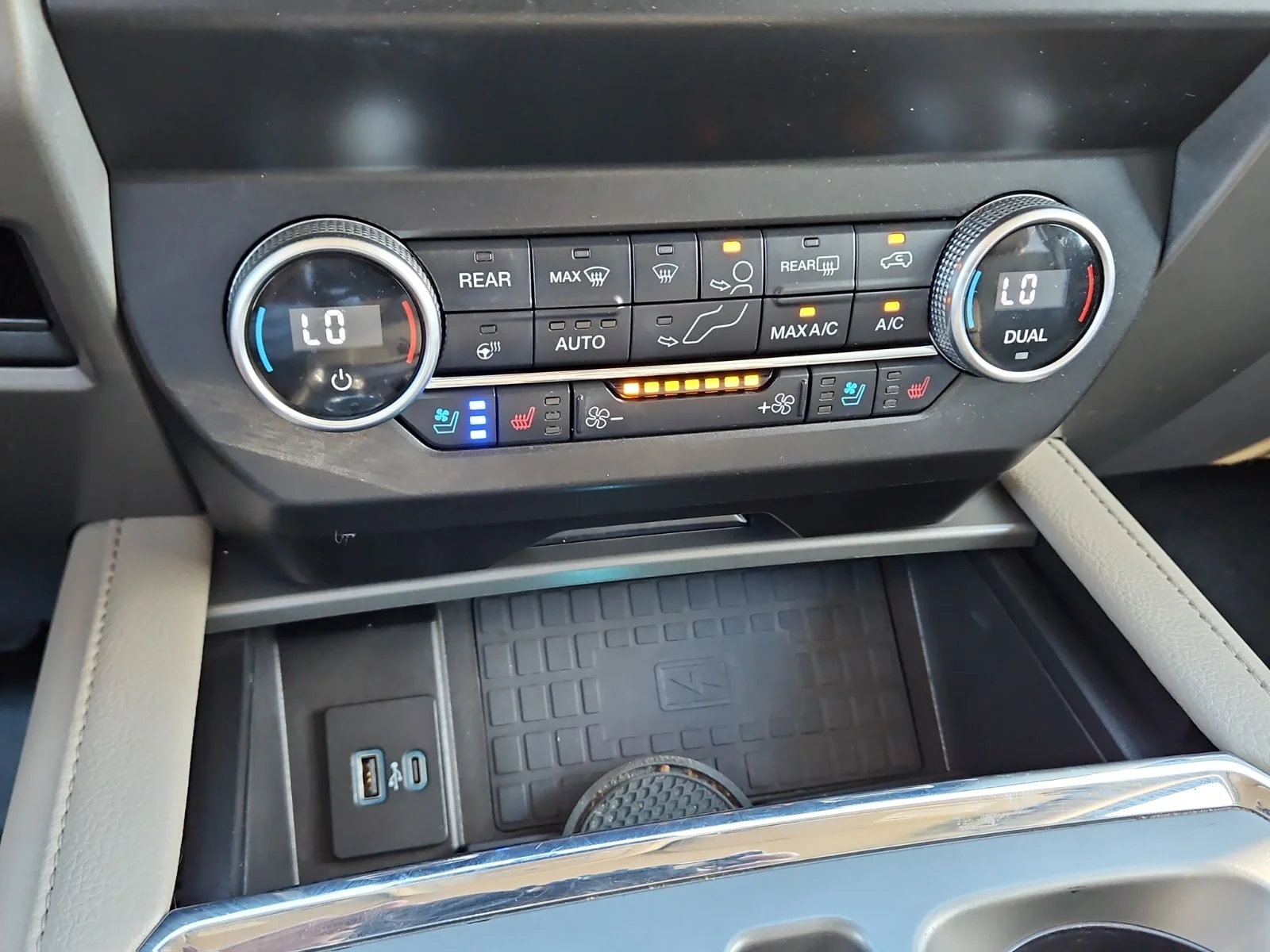 Used 2020 Magnetic Metallic - J7 Ford XLT MAX image 16