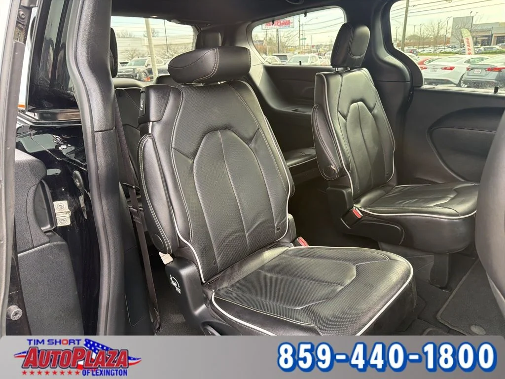 Used 2025 Black Chrysler Limited image 31