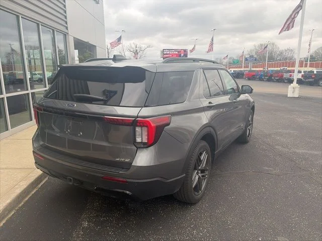 Used 2025 Gray Metallic Ford ST-Line image 8