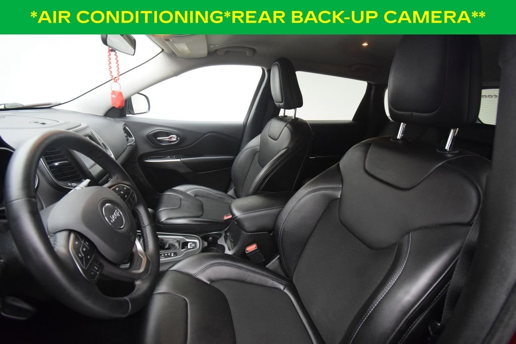 Used 2019 Velvet Red Pearlcoat Jeep Latitude Plus image 12