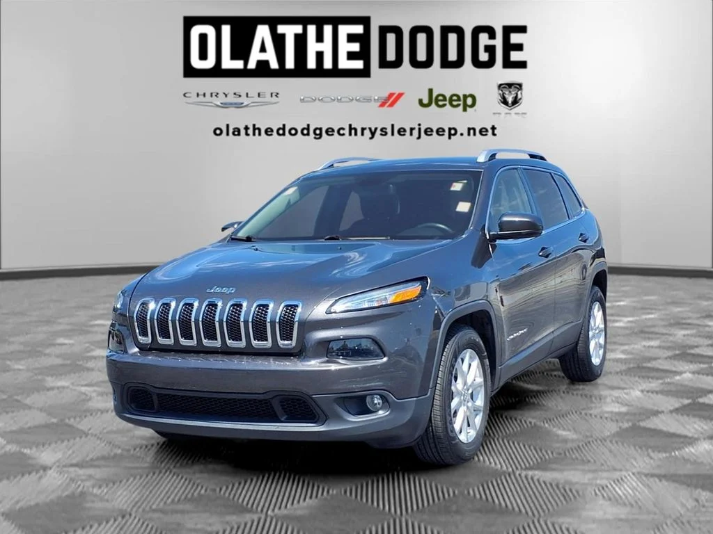 Used 2016 Gray Jeep Latitude image 1