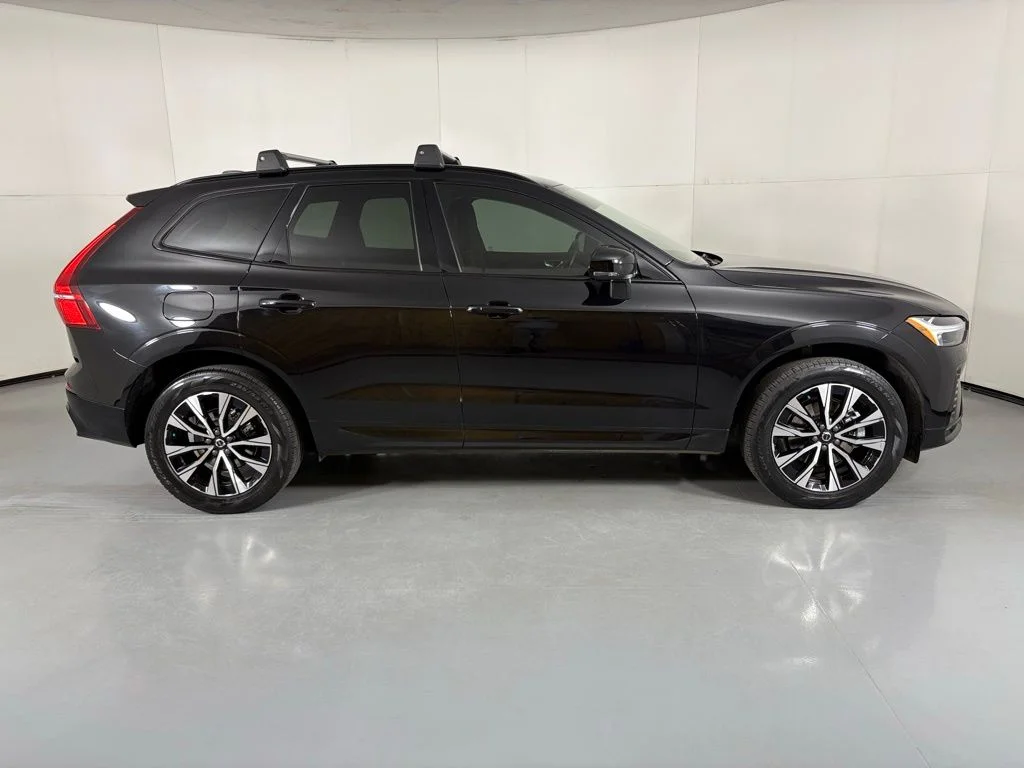 Used 2024 Onyx Black Metallic Volvo Core image 9