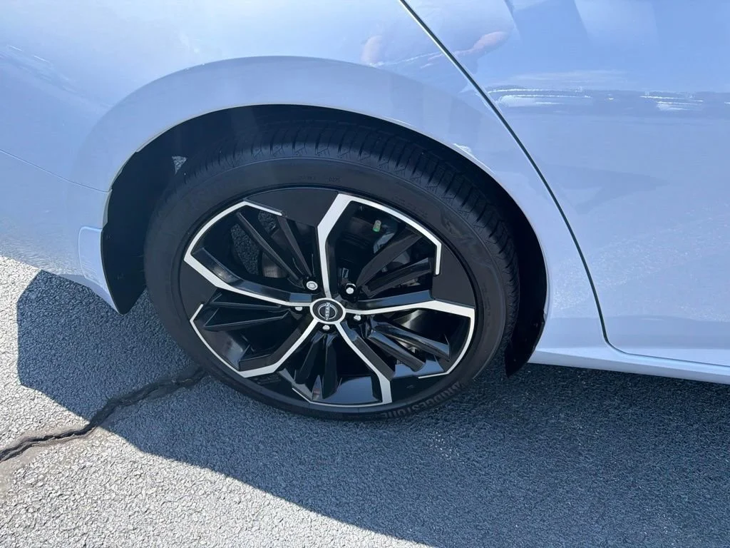 Used 2025 Gray Nissan SR image 9
