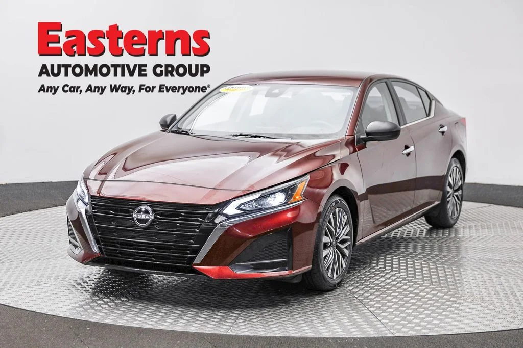 Used 2025 Red Nissan 2.5 SV image 1