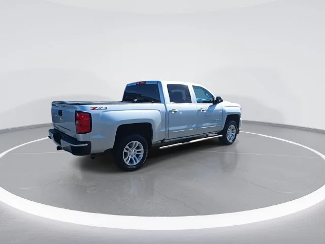 Used 2018 Silver Chevrolet LT image 8
