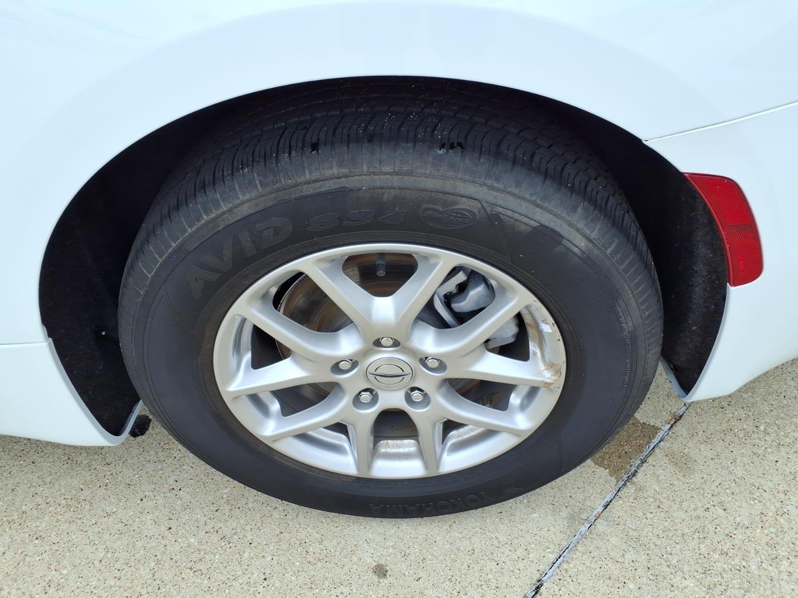 Used 2025 Bright White Clear Coat Chrysler Select image 19