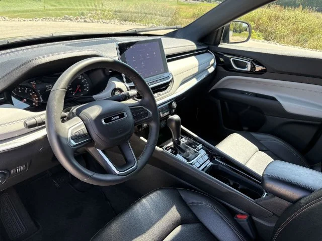 Used 2024 Silver Jeep Limited image 10