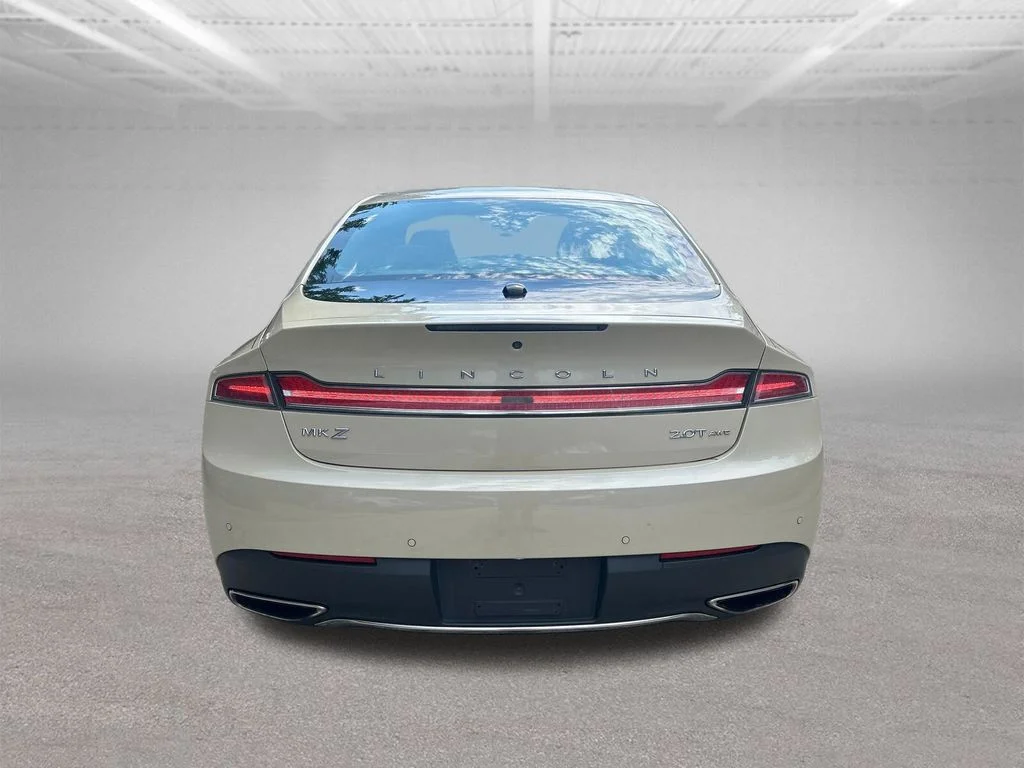 Used 2018  Lincoln Premiere image 4