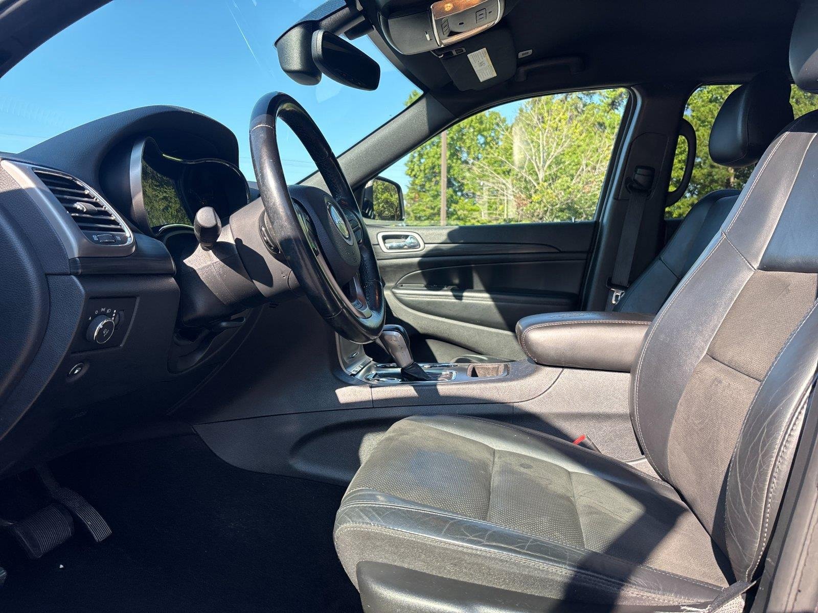 Used 2020 Granite Crystal Metallic Clearcoat Jeep Altitude image 15