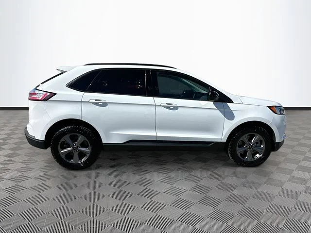 Used 2024 White Ford SEL image 4