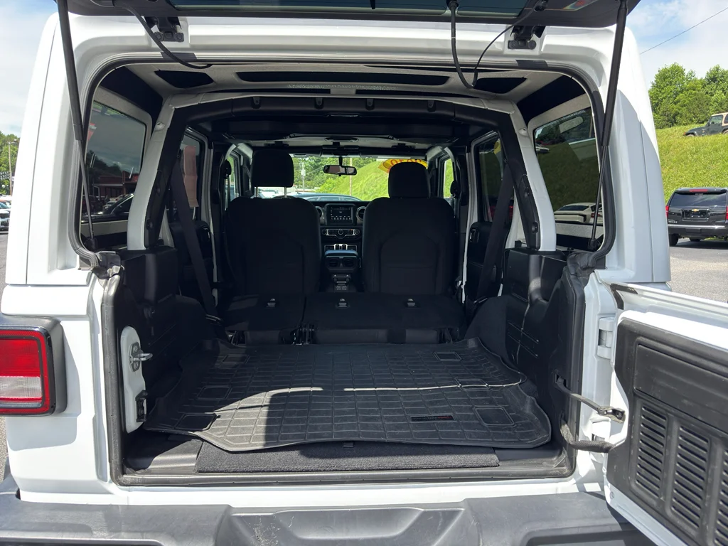 Used 2019 Bright White Clearcoat Jeep Sahara image 40
