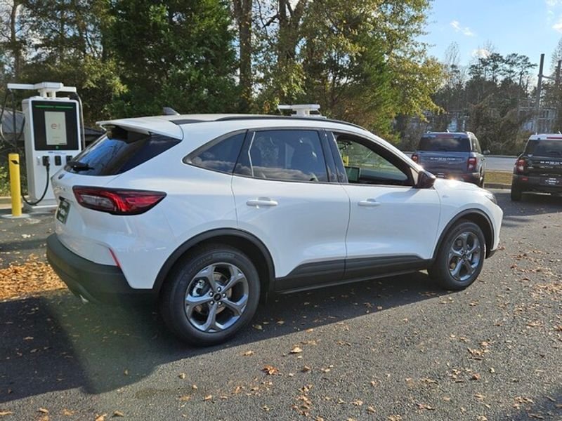 New 2026 Star White Metallic Tri-coat Ford ST-Line image 15