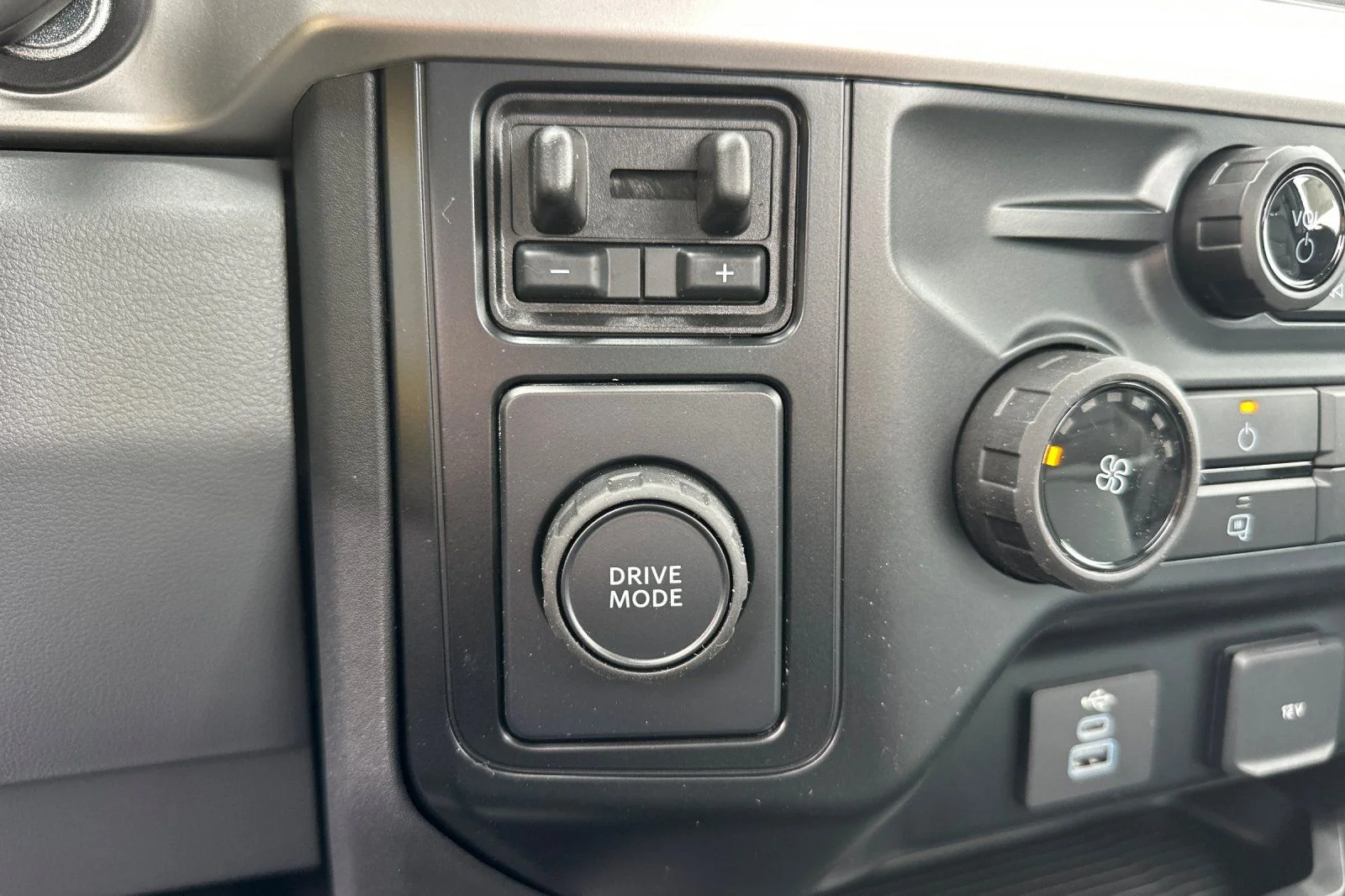 2024 Ford F-550 Super Duty Chassis Cab XL - Photo 20