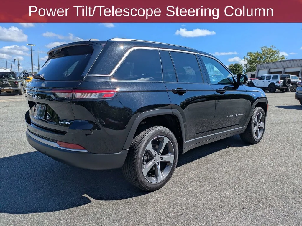 New 2026 Diamond Black Crystal Pearl-Coat Exterior Paint Jeep Limited image 6