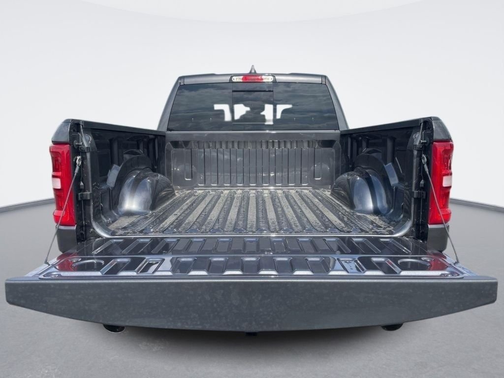 New 2026 Granite Crystal Metallic Clear-Coat Exterior Paint RAM Laramie image 14