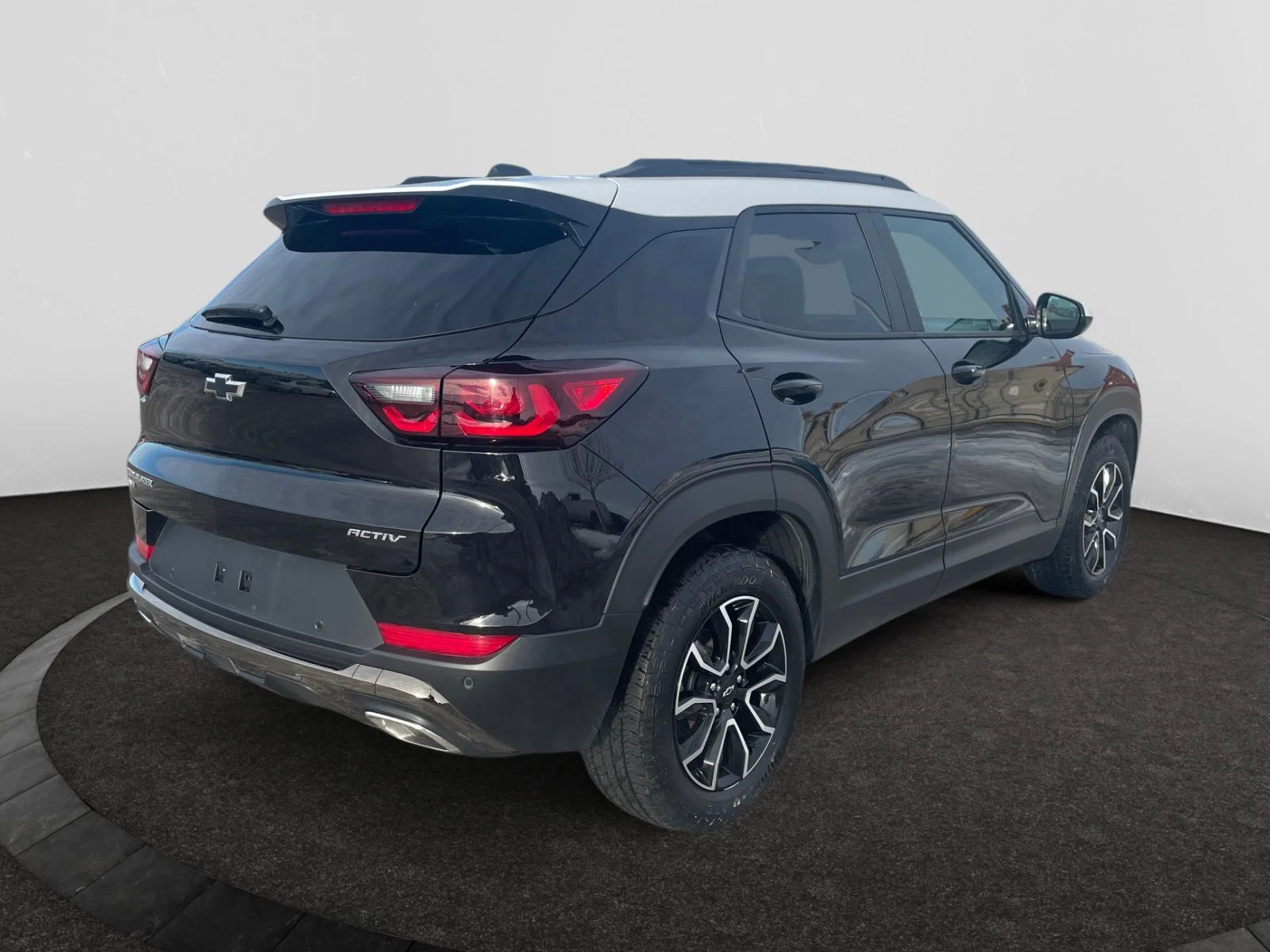 Used 2025 Black Chevrolet ACTIV AWD image 5
