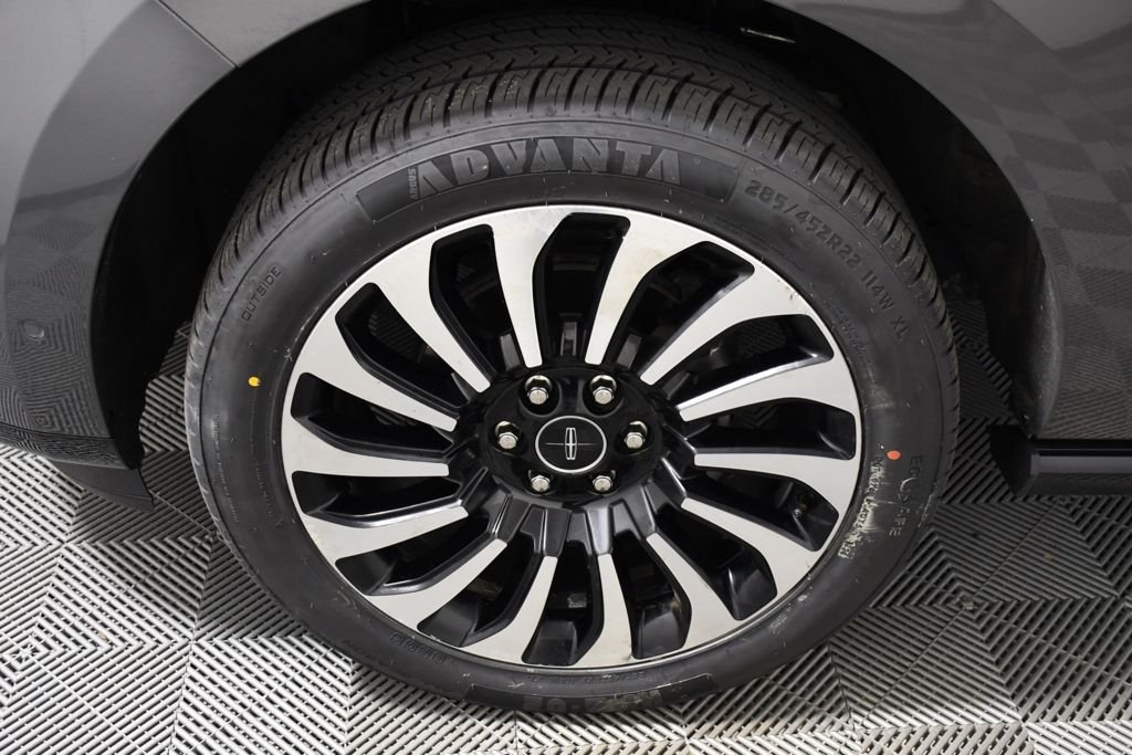 Used 2022 Chroma Caviar Dark Gray Metallic Clearcoat Lincoln Black Label image 11