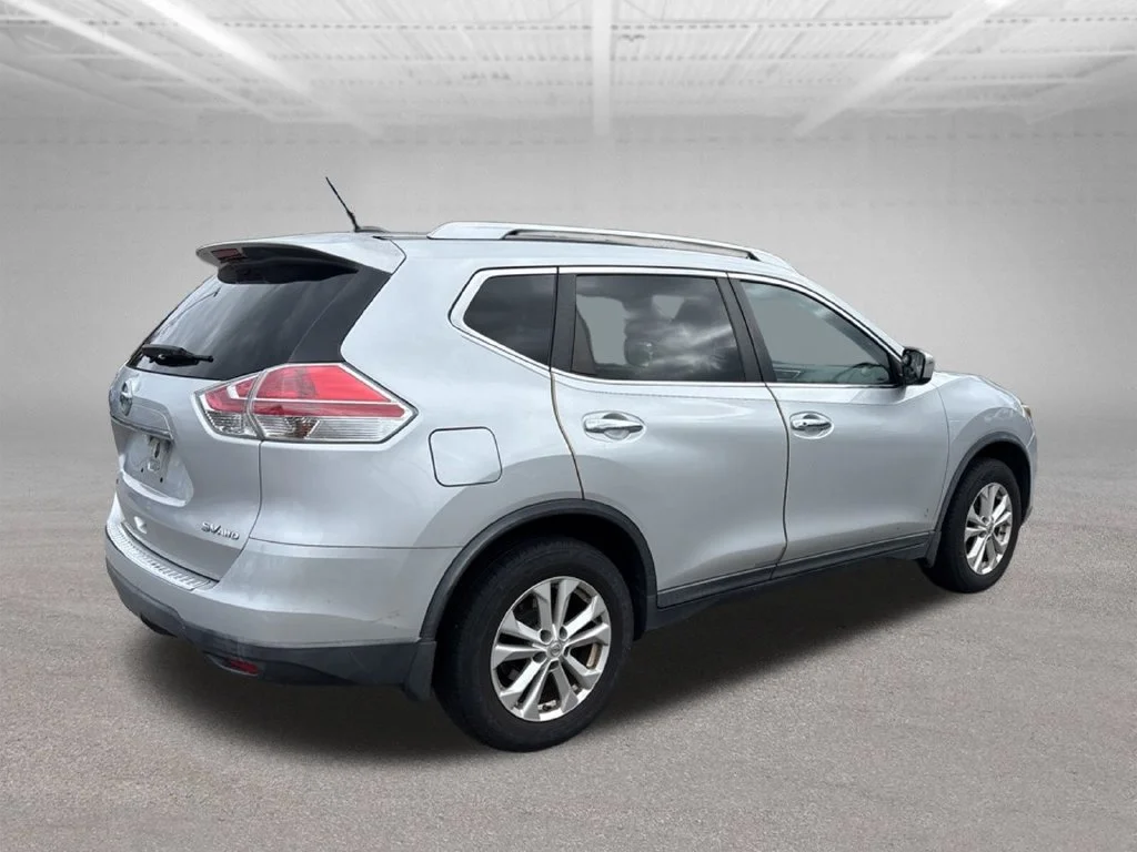 Used 2016 Silver Nissan SV image 3