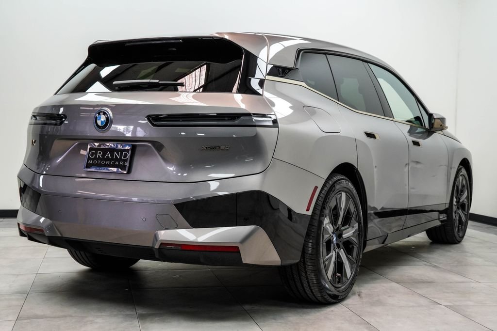 Used 2024 Gray BMW xDrive50 image 15