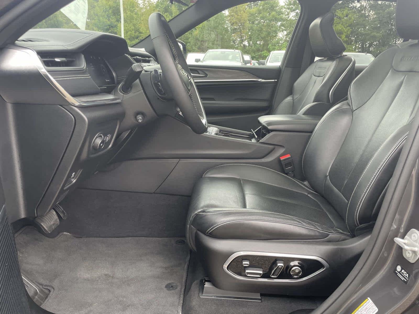 Used 2023 Gray Jeep Overland 4x4 image 22