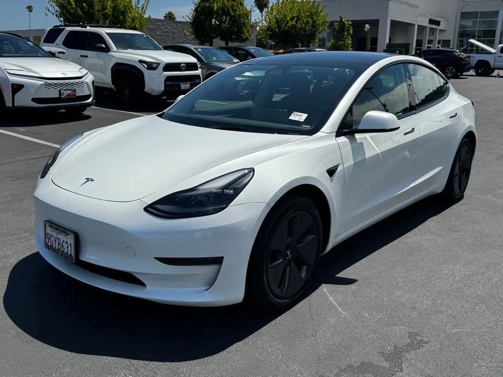Used 2023  Tesla Base image 6