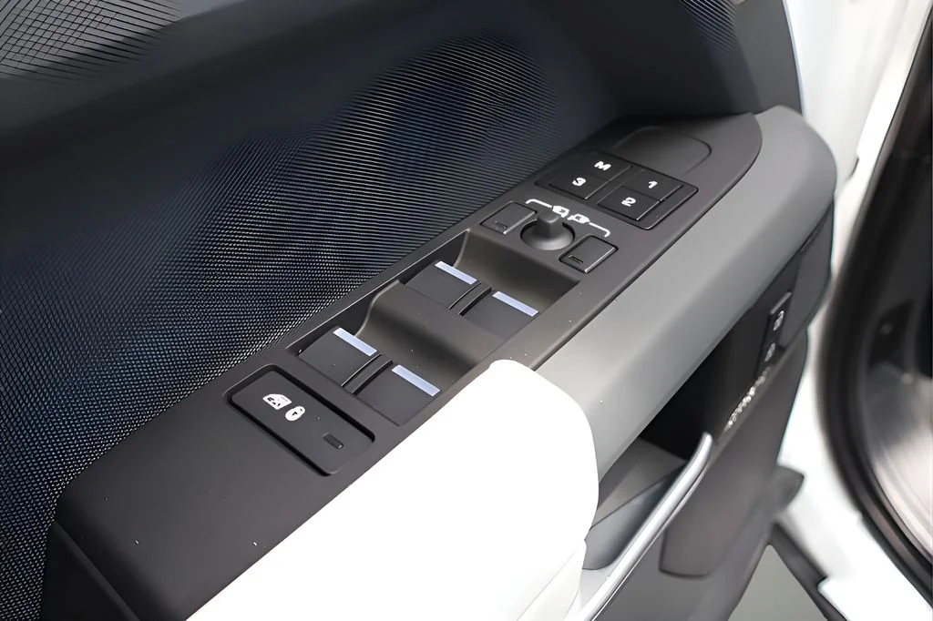 New 2026 Fuji White Land Rover X-Dynamic SE image 10