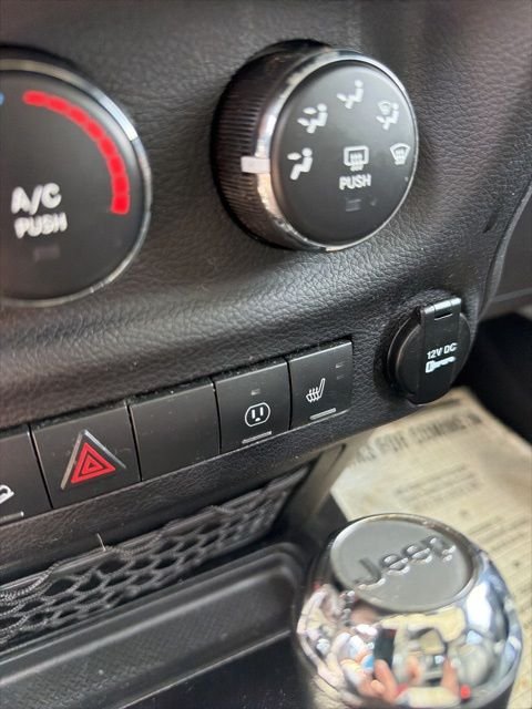 Used 2013 White Jeep Sahara image 19