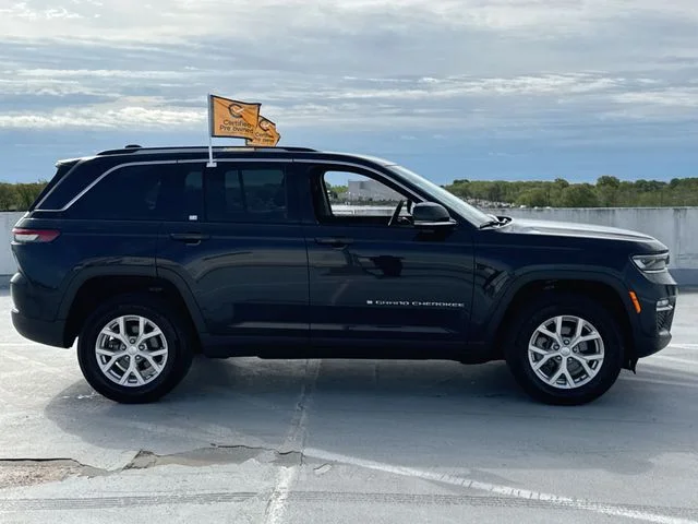 Used 2023 Blue Jeep Limited image 9