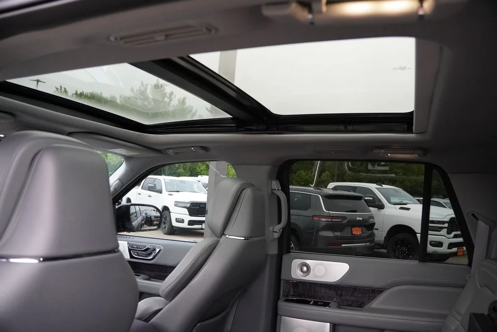 Used 2020 Infinite Black Lincoln Reserve image 5