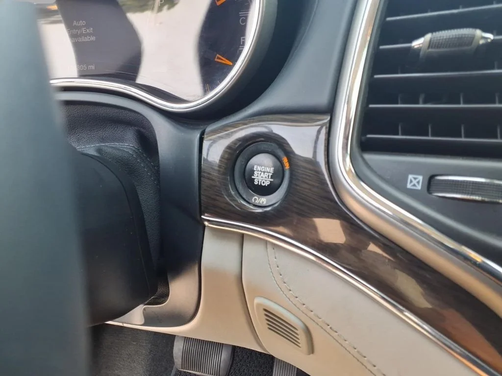 Used 2017 White Jeep Summit image 22