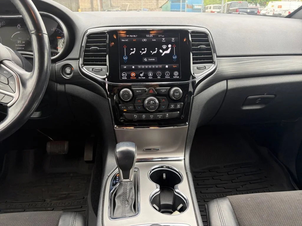 Used 2020 Black Jeep Laredo image 12