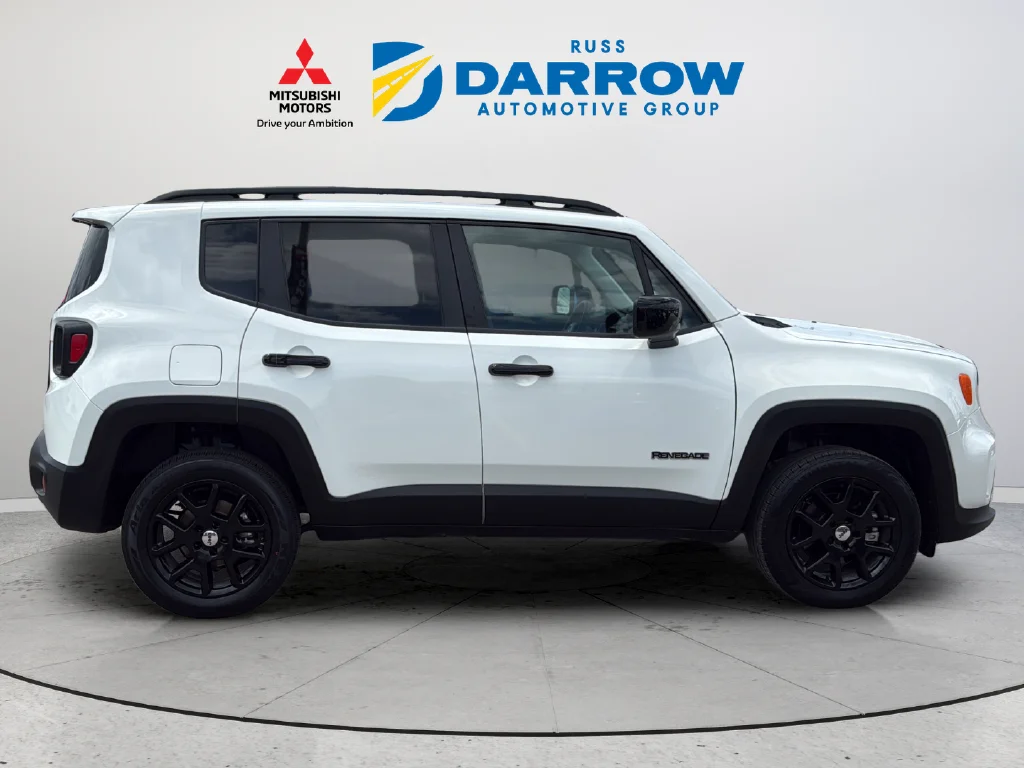 Used 2023 White Jeep Latitude image 6