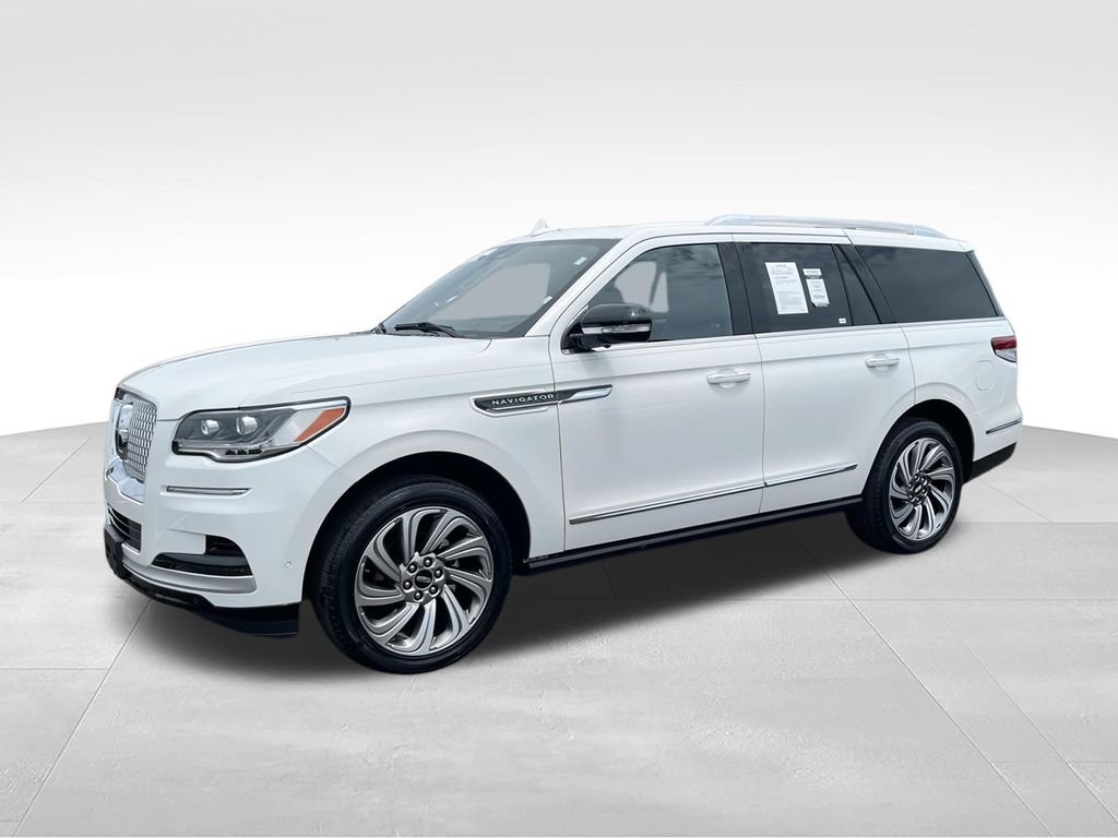 Used 2022 White Lincoln Reserve image 4