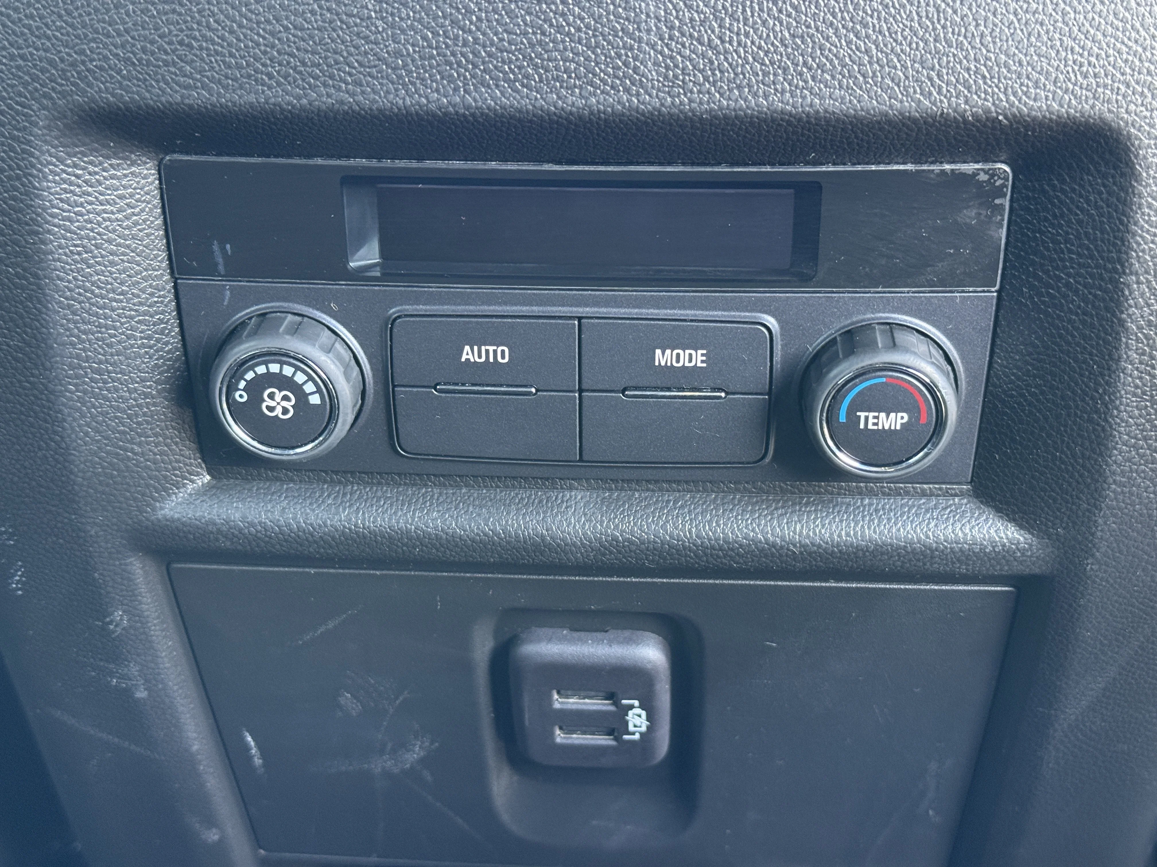 Used 2023 Summit White Chevrolet LT Cloth image 18