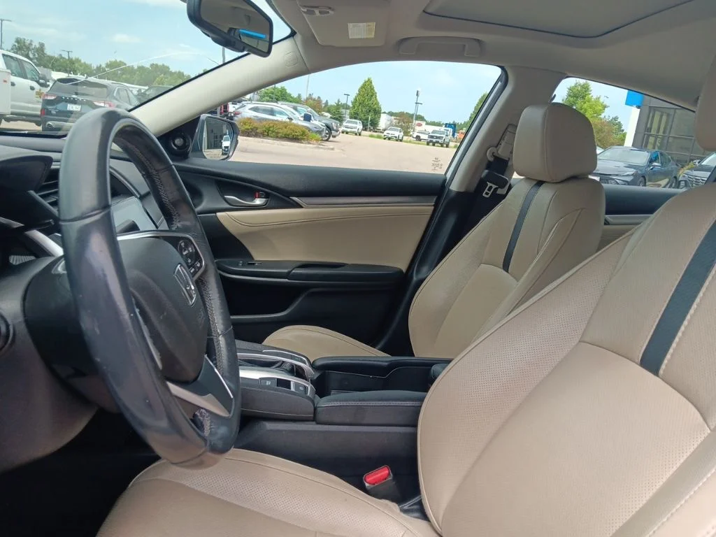 Used 2017 White Honda Touring image 13
