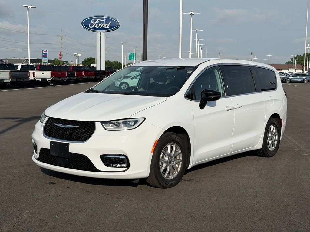 Used 2024 White Chrysler Touring L image 1