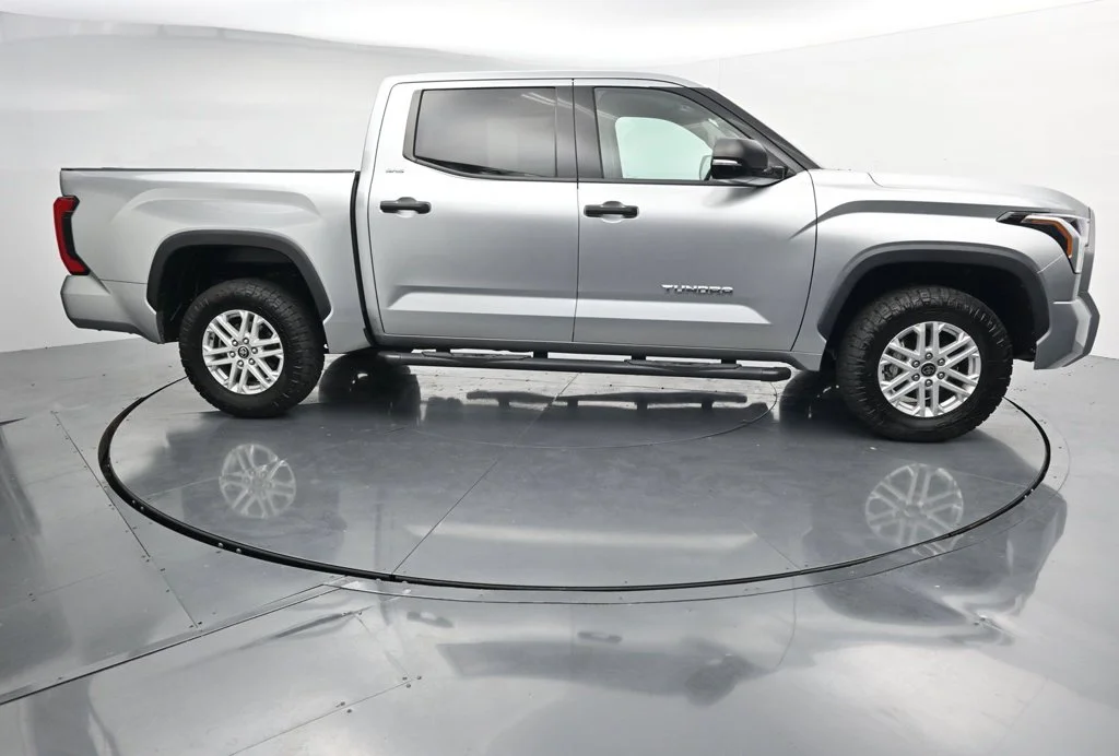 Used 2022 Silver Toyota SR5 image 8