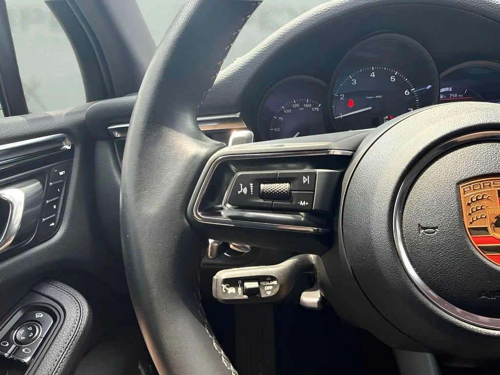 Used 2024  Porsche  image 27