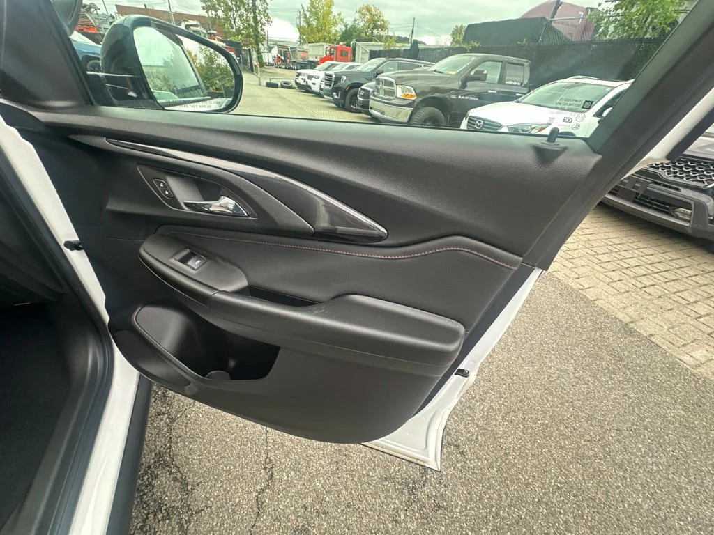 Used 2023 White Chevrolet RS image 33