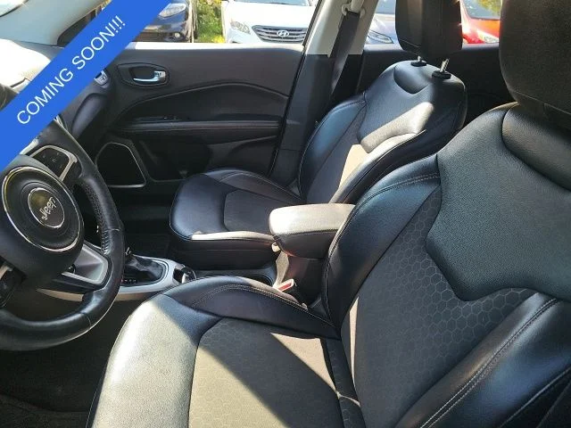 Used 2017 White Jeep Latitude image 10