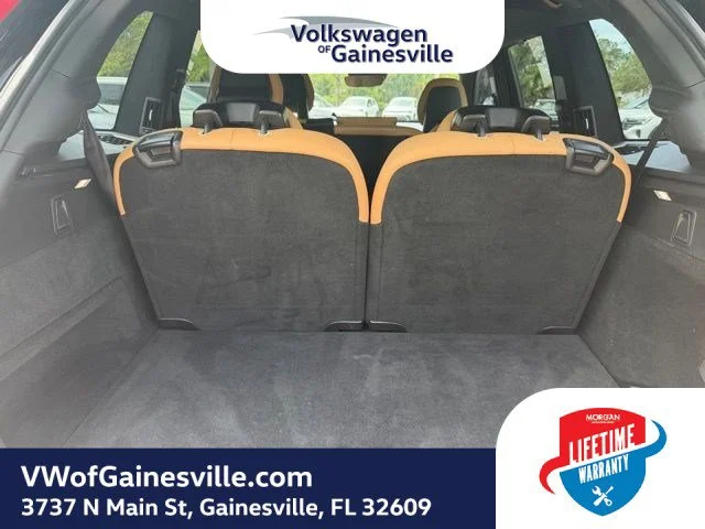 Used 2018 Onyx Black Metallic Volvo Inscription image 7