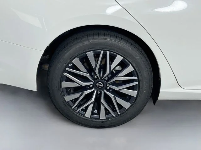 Used 2025 White Nissan 2.5 SV image 34